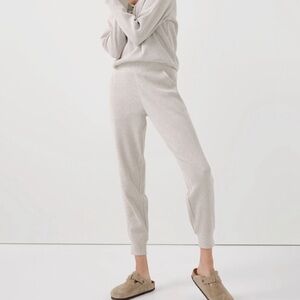 NWT PACT Women’s Winter White Heather Thermal Waffle Joggers size small